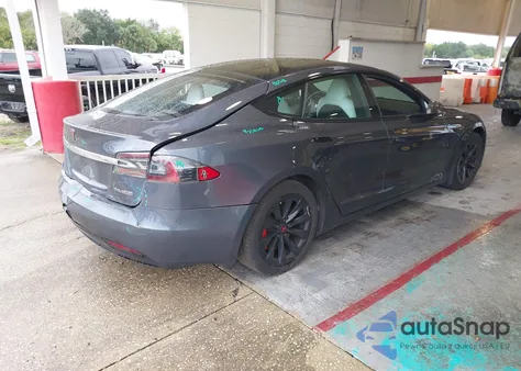 2020 Tesla Model S Performance Dual Motor All-Wheel Drive z USA, uszkodzony, nr VIN 5YJSA1E47LF389197